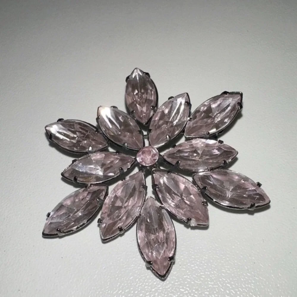 Vintage Pink Marquise Rhinestone Sunburst Brooch Gunmetal Tone‎ Flower Pin J-01